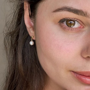 Small pearl earrings 18K Gold Plated, Dainty pearl stud earrings, Minimalist wedding jewelry, Bridal pearl earrings, Bridesmaid Gift