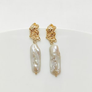 Large baroque pearl earrings, Dainty pearl earrings, Statement pearl drop earrings, Bridal jewelry, Wedding earrings, Bridesmaid Gift