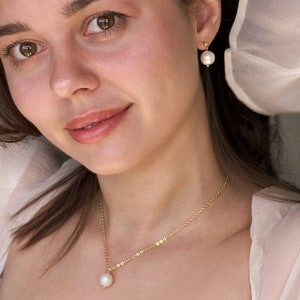 Freshwater pearl jewellery set, Minimalist pearl earrings and necklace, Elegant pearl set, Classic pearl jewellery set, Bridesmaid Gift image 2