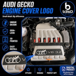 Peut inclure: Un logo de cache-moteur Audi gecko avec un emblème de gecko argenté placé sur le logo aux quatre anneaux Audi et le texte quattro. Le cache-moteur est argenté avec des accents noirs et le texte V6 3.2. L'image inclut des étiquettes comme Audi Gecko Engine Cover Logo, Unique Design, OEM+ Look, 3D Printed, Easy Install, Stylish, Durable et Perfect Gift.