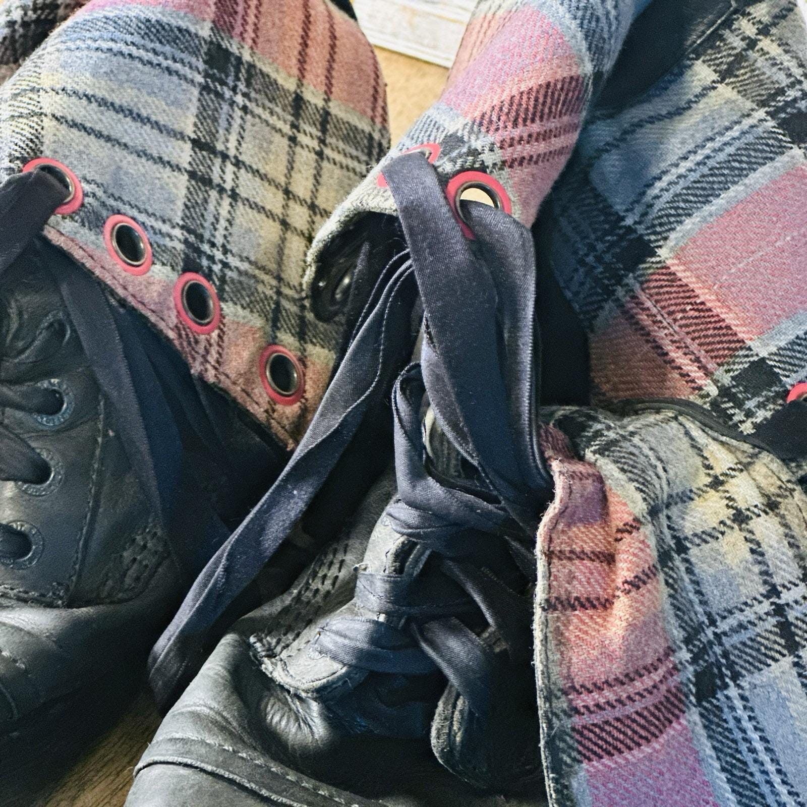 Doc Marten Triumph 1914 Fold Over Plaid Black Leather Boots  display picture 1
