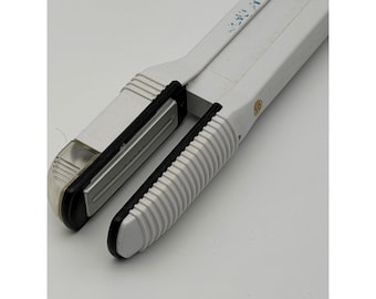 Conair SS6 Vintage Steam Hair Straightener Flat Iron Dual Voltage White