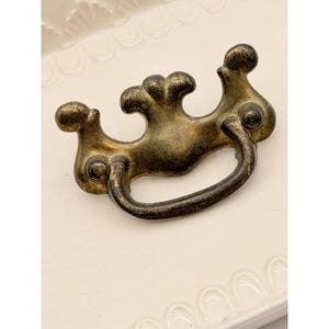 Vintage Antiqued Brass Chippendale Batwing Single Hole Drawer Bail Pull Taiwan