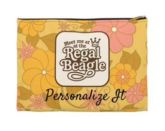 Mrs Roper Personalisierte Accessoire-Tasche - 70er Jahre Thema Party Favor, königliches Beagle-Geschenk, Roper-Romp-Preis, ideal für Reisen, drei Firmenbeutel,