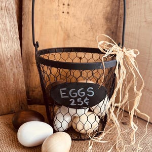 Black Chicken Wire Metal Egg Basket with 12 wooden Eggs/ Primative/Farmhouse Metal Basket/Egg Baskets Farm Decor