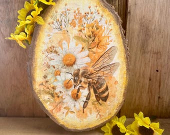 Handcrafted Honey Bee Wooden Plaque: Rustic Daisy Shelf Sitter