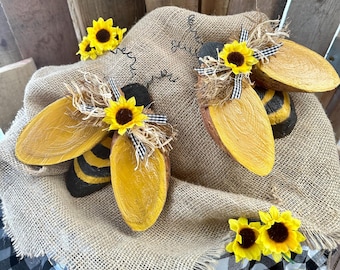 Honey Bee Wooden Bee Decor Set of 2 /Bumble Bee Tiered Tray/Farmhouse Bee Centerpiece  Set
