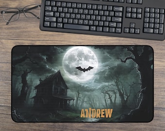 Mousepad gamer personalizado com tema de casa assombrada de Halloween, decoração de mesa com nome personalizado, presente para fãs de Halloween, presente personalizado para colegas gamers.