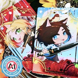Può includere: Due carte artistiche in stile anime con personaggi con orecchie da gatto, spade e un uccello. Una carta ha uno sfondo rosso, l'altra blu. Sono visibili dettagli dorati e il testo "Cosmic Whale Cafe". Un adesivo recita "Human Made Art, no AI used."