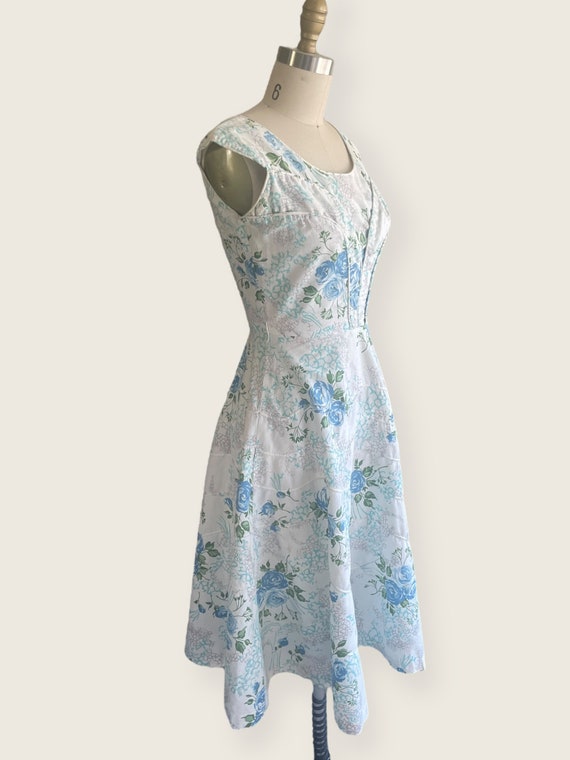 1950s Dress | Sweet 50s Blue Rose Floral Print Dr… - image 2