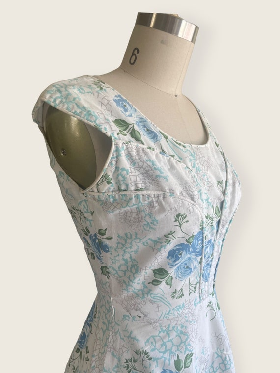 1950s Dress | Sweet 50s Blue Rose Floral Print Dr… - image 3