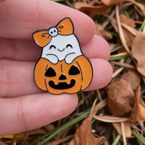 Spooky Pin, Enamel Pin, Ghost Pin, Halloween, Pumpkin, Ghosts, Spooky Gift, Cute Ghost, Halloween Costume, Cottagecore, Costume, Grunge Pin