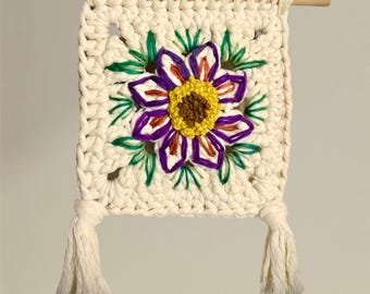 Arazzo da parete con margherite: ricamo floreale, decorazione per camera da letto, cameretta dei bambini, idea regalo.