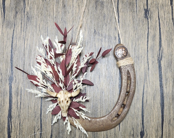 GIDDYUP Hand decorated worn horseshoe for your home or makes a great gift