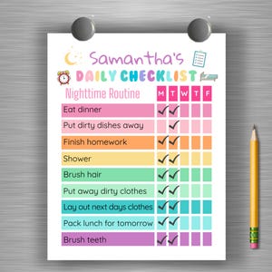 Puede incluir: Una colorida lista de verificaci&oacute;n diaria titulada "Samantha's Daily Checklist" para una rutina nocturna. La lista de verificaci&oacute;n incluye tareas como cenar, terminar la tarea y cepillarse los dientes. Un l&aacute;piz amarillo descansa en el lado derecho de la imagen.