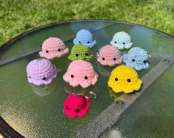 Llaveros de mini pulpo - Hechos a mano con ganchillo