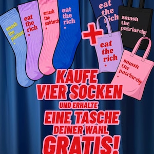 May include: Four pairs of ribbed socks in blue, purple, pink, and dark blue with the text "smash the patriarchy" or "eat the rich" and three tote bags in blue, black, and pink with matching text. Large red text reads "KAUFE VIER SOCKEN UND ERHALTE EINE TASCHE DEINER WAHL GRATIS!"