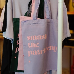 Bolso tote "Aplasta el patriarcado", bolso retro vintage de yute de algodón orgánico de comercio justo, feminismo antifascista, patriarcado unisex de izquierda Lavendel