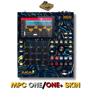 Puede incluir: Un centro de producción musical Akai MPC One con una piel personalizada con un diseño en espiral azul, verde azulado y amarillo. El dispositivo tiene una pantalla que muestra una interfaz de producción musical, con varios botones y pads. El texto "MPC ONE/ONE+ SKIN" está en la parte inferior.