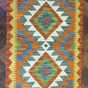 Handmade Kilim Rug, 100% Wool Kilim made W/ Natural dyes, Weaving Technology - Perfect for Bedroom, Living Room - 90x58 cm