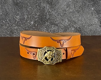 Cintura da uomo in vera pelle pieno fiore occidentale cintura in rilievo senza fibbia Cintura da cowboy occidentale personalizzata fatta a mano 1 1/2" Rodeo Snap-On