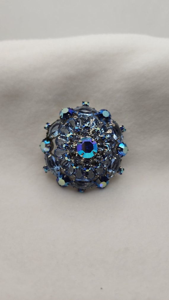 Sparkling vintage blue rhinestone Brooch