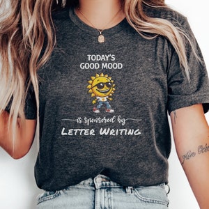 Camisa de buen humor, camiseta de escritura de cartas, superventas, superventas, regalo para ella, regalo para él, regalo lindo, patrocinado por, para ella, para él, camiseta