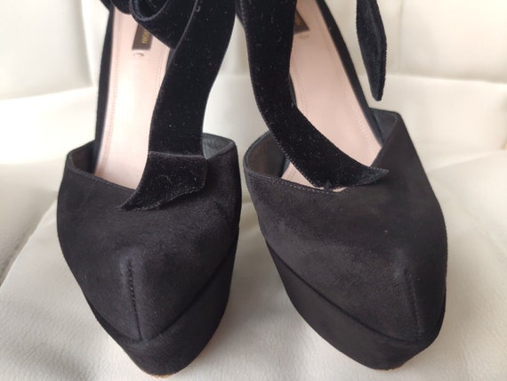 Louis Vuitton CANCAN Hourglass Runway Suede Cinched Pearl Louis Vuitton CANCAN Hourglass Runway Suede Cinched Pearl