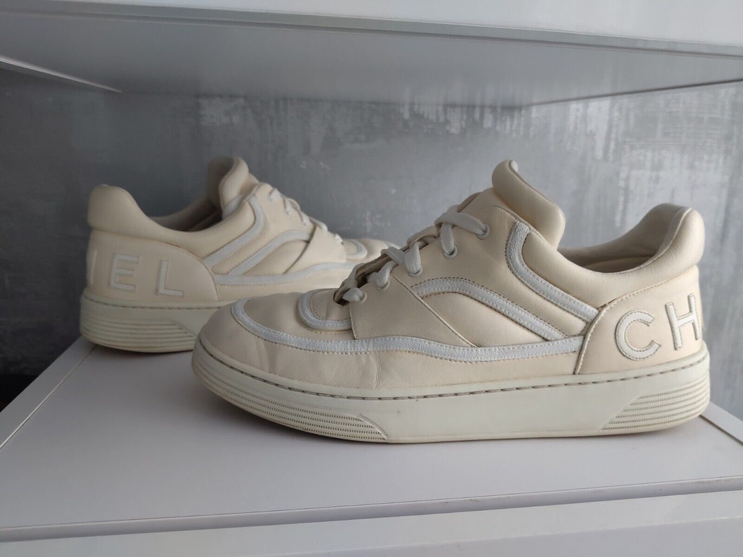 【大人キレイめで履きやすい♪】CHANEL★ムートン CCロゴ CHANEL CC Logo Ivory Cream Leather Womens Trainers Sneakers
