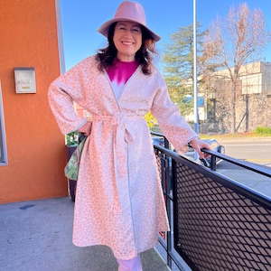 Stylish Pink Brocade Kimono Coat – Lightweight Spring Wrap Coat with Belt, Elegant Women’s Jacket