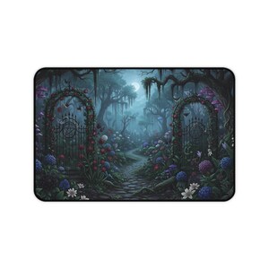 Tappetino da scrivania Night Forest, tappetino per mouse Witchy Moonlit Forest Gate, tappetino da gioco Dark Cottagecore XL, decorazione per altare da giardino mistico, Whimsigoth immagine 8