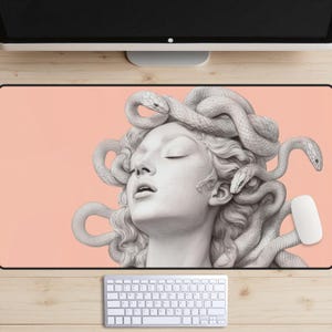 Tapis de bureau Méduse, sous-vêtement mythologie grecque, tapis de souris Gorgone, surmatelas de bureau en poils de serpent, tapis d'ordinateur portable mythique, statue en pierre d'art, tapis de jeu MTG