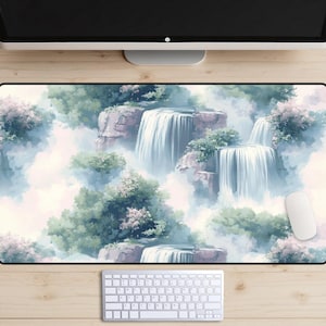 Zachte waterval bureaumat, esthetische bureauonderlegger, zachte kleuren bureautopper, trendy werkruimte, prachtig landschap mousepad, ochtendmist, kalm