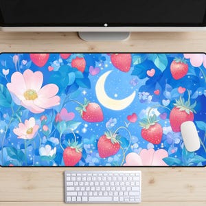 Alfombrilla de escritorio Strawberry Dream, alfombrilla de escritorio Strawberrys in the Moonlight, alfombrilla de escritorio con flores de media luna, alfombrilla de ratón bonita, alfombrilla para portátil kawaii, azul