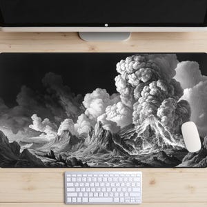 Tapete de mesa Volcano, Tapete de mesa de erupção vulcânica, Topper de mesa preto e branco, Mousepad de gravura vintage, Tapete de laptop Dark Fantasy, Lava derretida