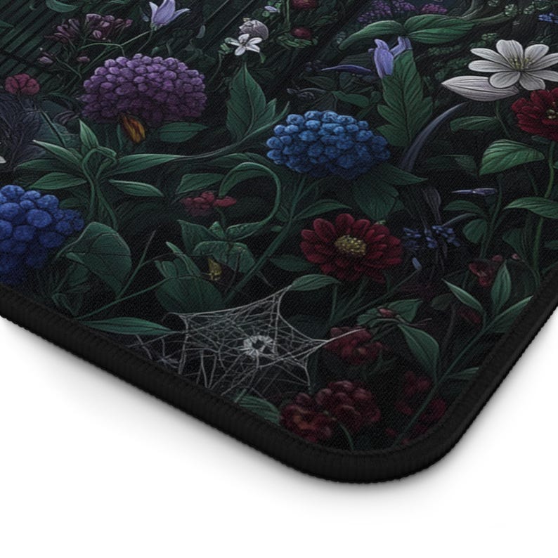 Tappetino da scrivania Night Forest, tappetino per mouse Witchy Moonlit Forest Gate, tappetino da gioco Dark Cottagecore XL, decorazione per altare da giardino mistico, Whimsigoth immagine 4