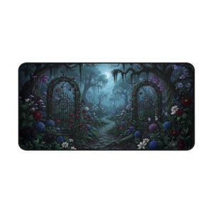 Tappetino da scrivania Night Forest, tappetino per mouse Witchy Moonlit Forest Gate, tappetino da gioco Dark Cottagecore XL, decorazione per altare da giardino mistico, Whimsigoth immagine 6