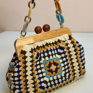 Bolso de mano de ganchillo cuadrado de abuela: bolso hecho a mano con cierre de beso, bolso bohemio de estilo vintage, bolso de ganchillo forrado, regalo para ella
