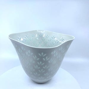 Vintage 1950s Arabia Finland Porcelain Vase Rice Grain Pattern By Friedl Kjellberg, MCM White Cutout Ceramics, Retro Scandinavian Home Decor