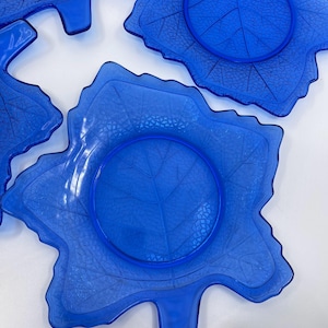 Vintage Set of 4 Maple Leaf Glass Plates L.E. Smith Mt. Pleasant Collection Cobalt Blue Glass with Silver Grey Bands, Depression Glass