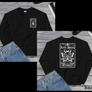 De antisociale vlindertarotkaart, witte print op de voorkant, achterkant, skelet, introvert sweatshirt