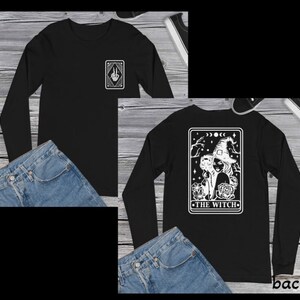 De Witch Tarot Card, witte print op de voorkant, achterkant, skelet, Witchy vibes T-shirt met lange mouwen
