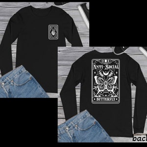 De antisociale vlindertarotkaart, witte print op de voorkant, achterkant, skelet, introvert T-shirt met lange mouwen