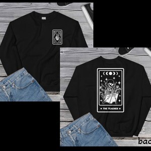 De Leraar Tarotkaart, witte print op de voorkant, achterkant, skelet, lerarensweater