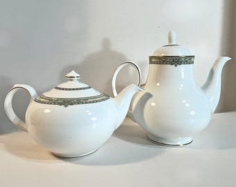 Royal Doulton Isabella Teapot, Fine China Coffee Pot with Lid, Green Marbled Band