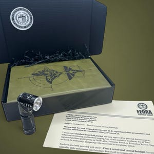 Set de regalo de The Last of Us: diario grabado, linterna táctica y carta FEDRA