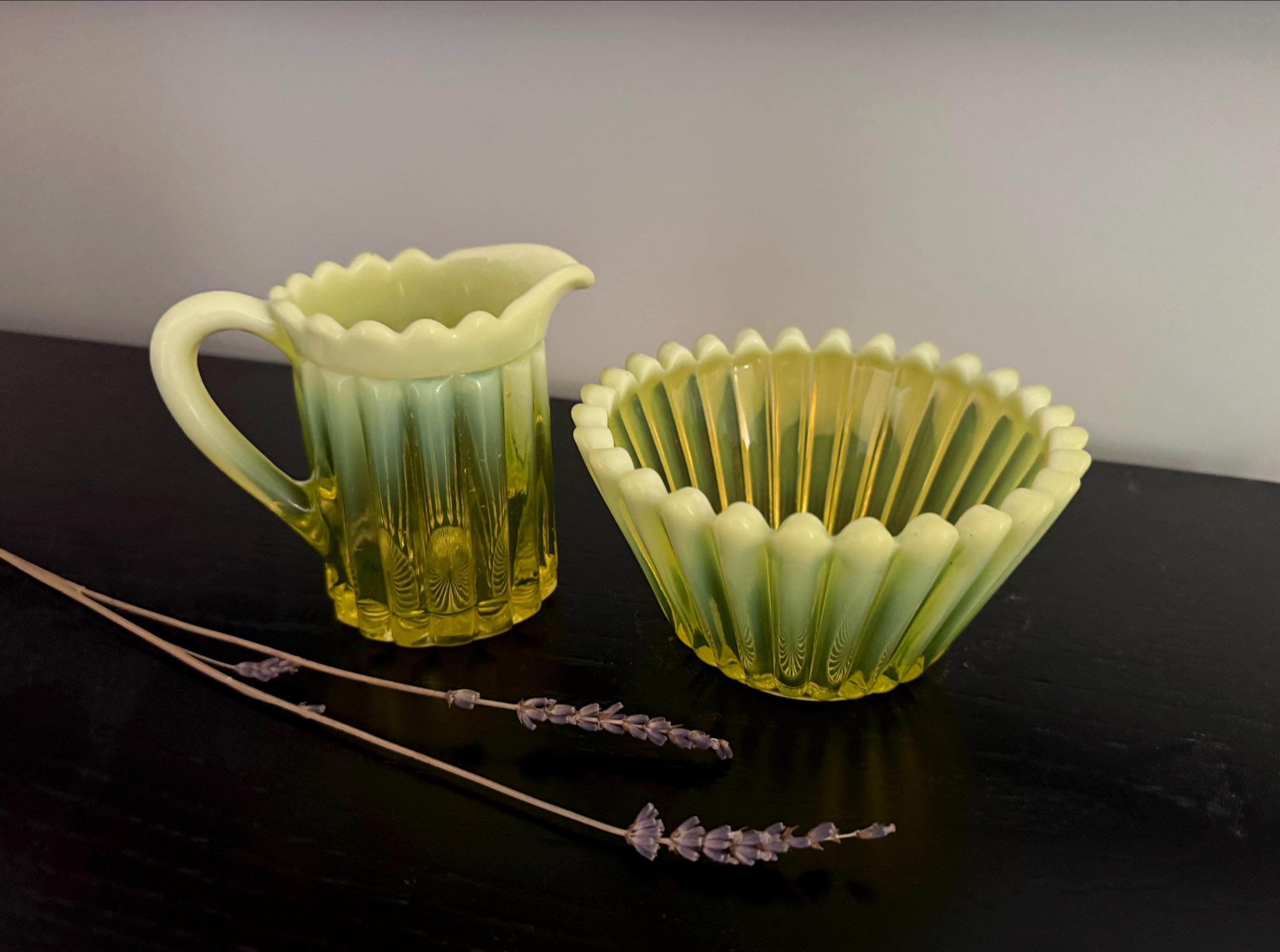 Jug vaseline glass - Etsy 日本