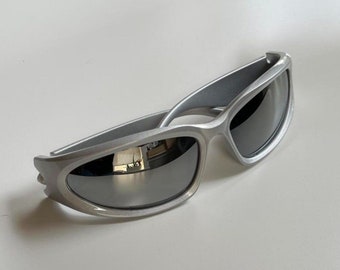 Y2K 2000s vintage style chrome silver surfer men's grey sunglasses