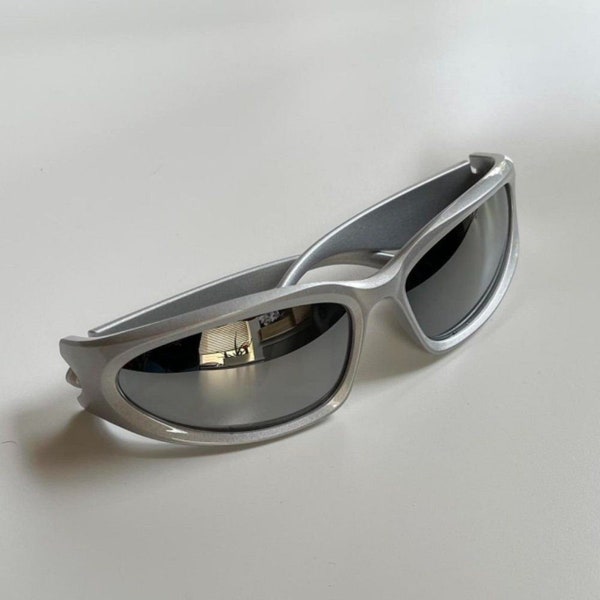 Y2K 2000s vintage style chrome silver surfer men's grey sunglasses