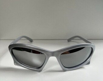 Y2K 2000s vintage style chrome silver surfer sunglasses